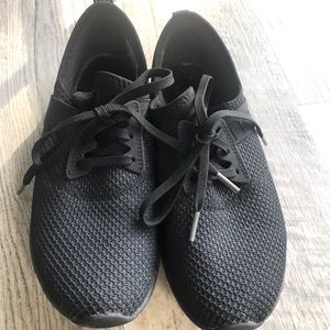 New Balance womens 7.5 Black shoes